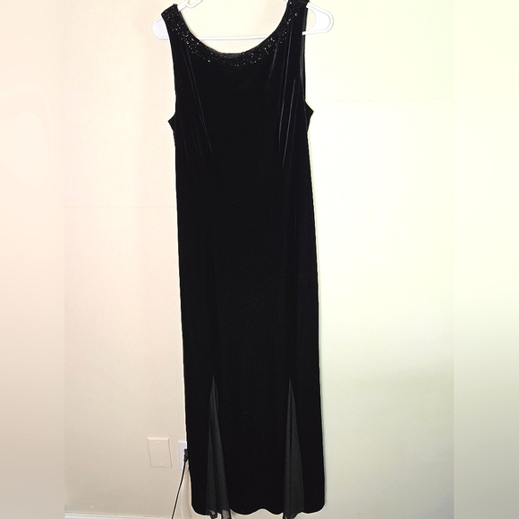 Jessica Howard Evenings Whimsygoth Velour Ruffle Bottom Maxi Gown, Sz 14 - Picture 1 of 5